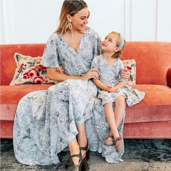 Ivy City Co Misty Island Maxi Wrap Dress Blue Gray
Floral V-neck Short Sleeve - Picture 5 of 15